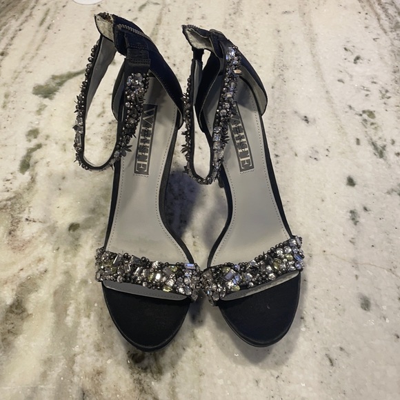Vera Wang sequences heels - Picture 1 of 3